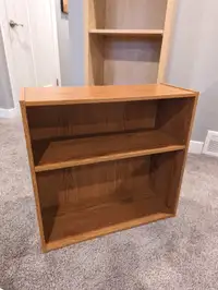 Short bookshelf, good condition 
