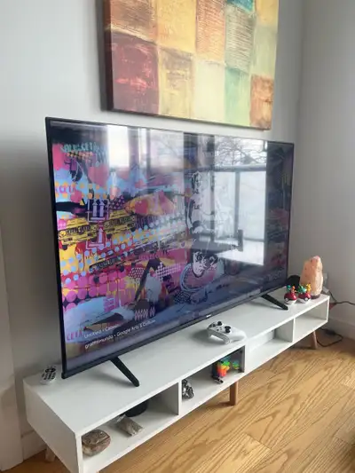 Hisense 58 inch TV + tv table , View more