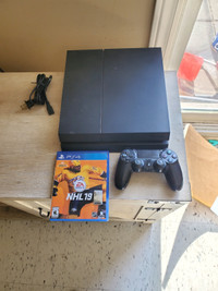 500GB PLAYSTATION 4 INCLUDES CONTROLLER + CONNECTIONS AND GAME