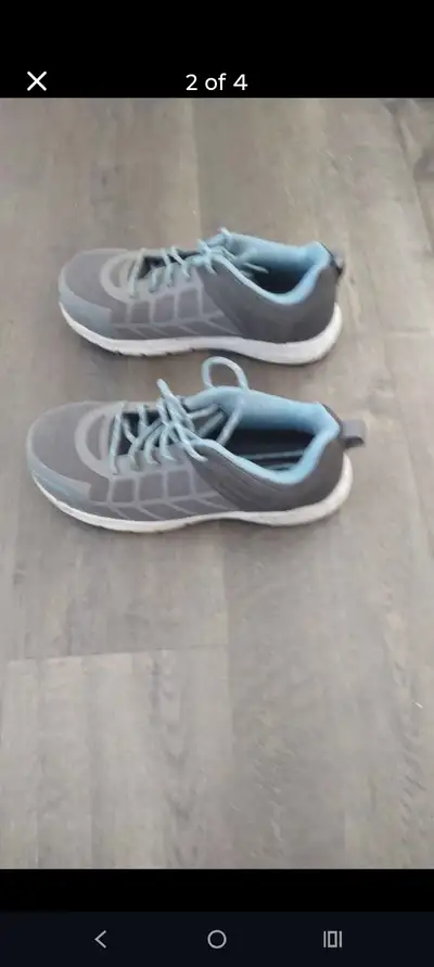 These grey and blue women's steel toe shoes are perfect for any job site requiring safety footwear....