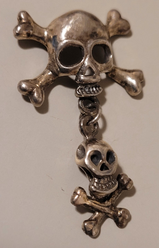 Vintage Rare Sterling Silver Double Skull & Crossbones Pendant in Arts & Collectibles in Oshawa / Durham Region - Image 2