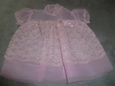 vêtements anciens pour bébé fille, View more