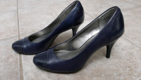 BANDOLINO Womens Dark Blue Leather Pumps - Size 6