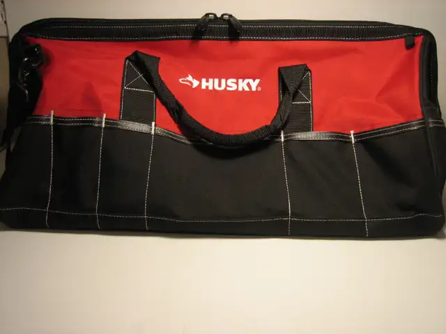 HUSKY 24" STORAGE CONTRACTOR TOOL TOTE CARRY ALL BAG in Tool Storage & Benches in London - Image 9