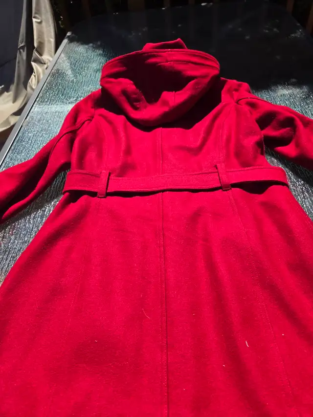 Manteau hiver  grandeur large. in Women's - Tops & Outerwear in Longueuil / South Shore - Image 3