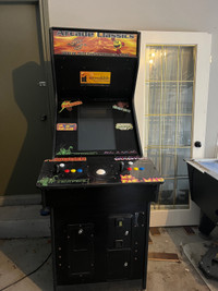 Retro Arcade Machine Game