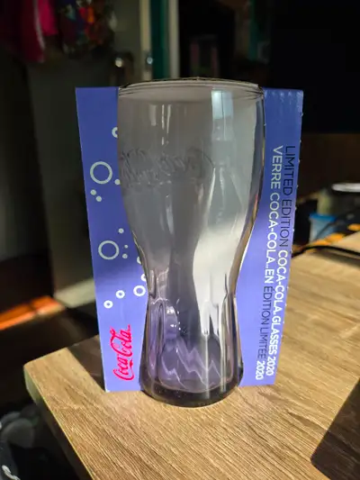 Brighten up your drinkware with this fun set of two Coca-Cola glasses from McDonald's! Each glass fe...
