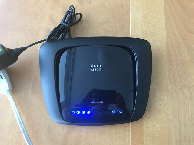 Cisco LinkSys E1000 Wireless Router in Networking in Ottawa - Image 3