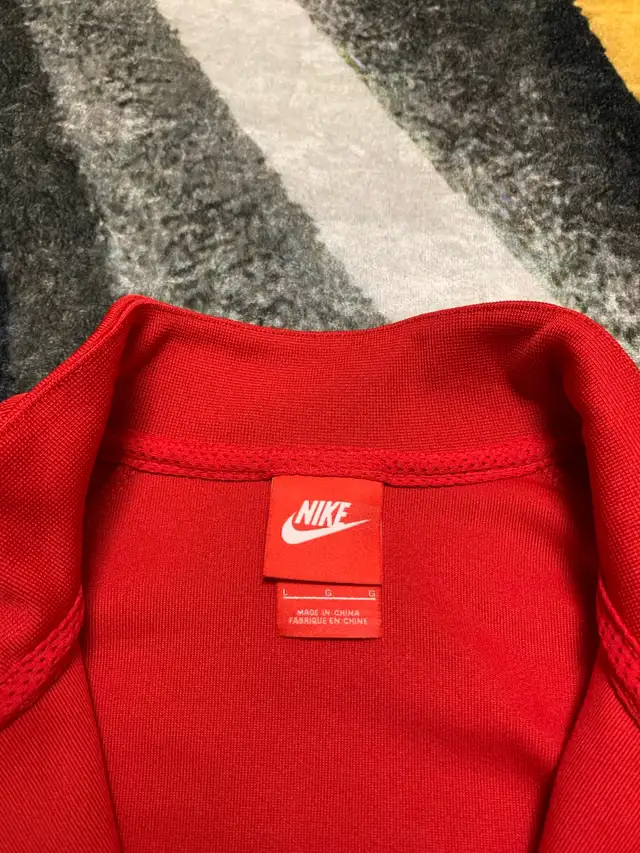 Nike Sweater Zip Up in Men's in Mississauga / Peel Region - Image 6