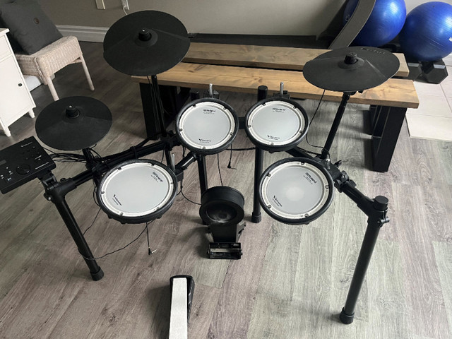 Roland TD-07 Electronic Drum Kit in Drums & Percussion in City of Toronto