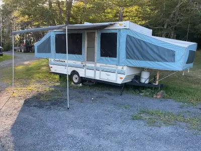 Coachmen pop-up 13 foot box Working fridge, three burner stove with option to use inside and out 10...