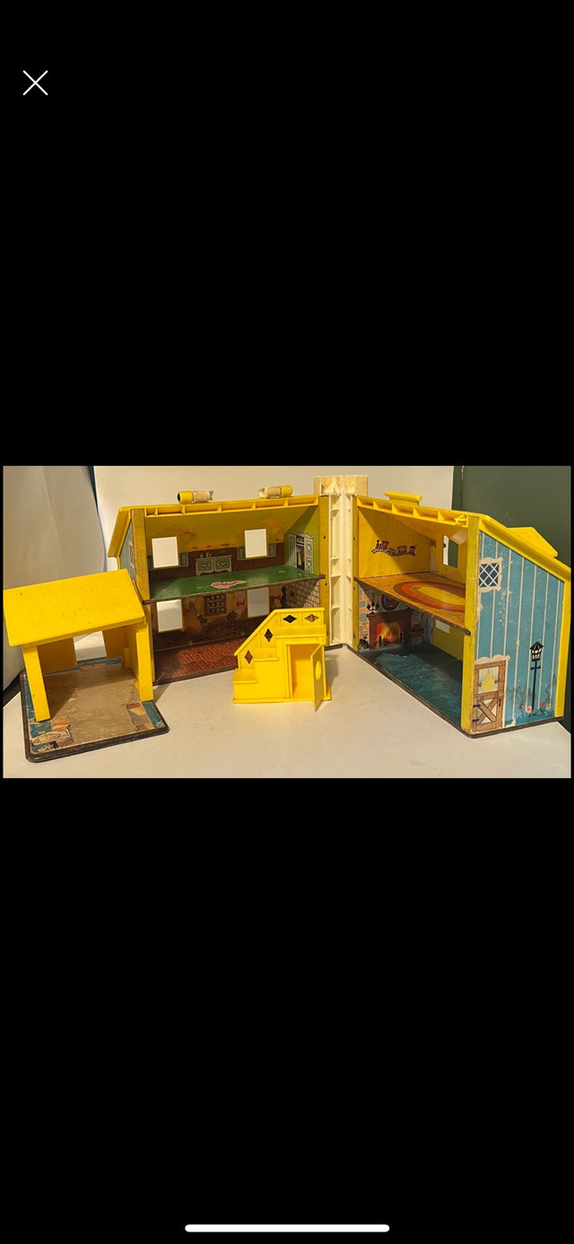 1969 Fisher Price Play Family House Vintage Antique Toy  in Arts & Collectibles in Kingston - Image 2