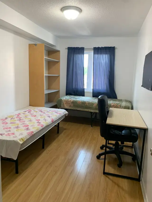 First floor room in sharing for rent, steps to Seneca@york $650.