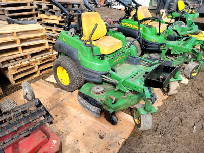 JOHN DEERE 820A O-TURN MOWERS.