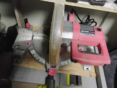 HARDLY USED SKILL SAW FOR WOOD CUTTING TABLE TOP-IN A VERY GOOD CONDITION. I'm selling a used Skilsa...