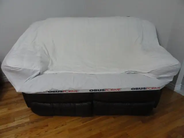 ObusForme TWIN QUILTED MATTRESS COVER / PROTECTOR in Bedding in Norfolk County - Image 2