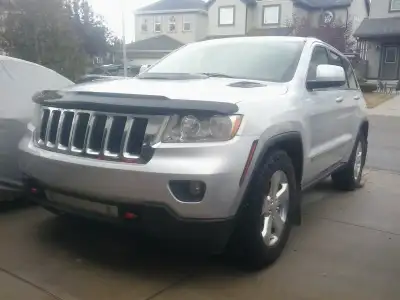 2013 Grand Cherokee Larado Super low Kms @ 50,111 Clean Carfax Always AB Active registration https:/...