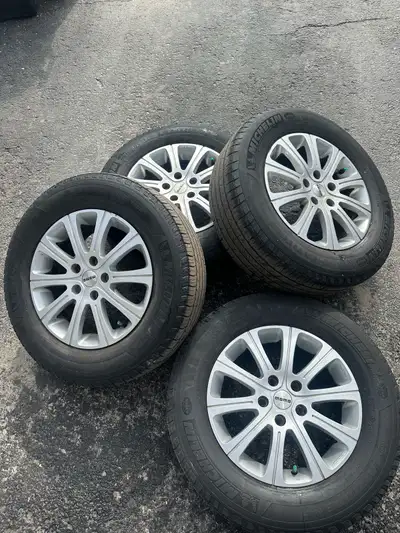 Summer tires with rims 215/70R16 It was on my crv 2014