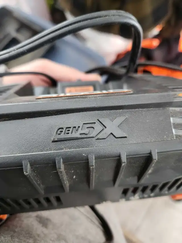 ridgid battery charger in Power Tools in Muskoka - Image 3