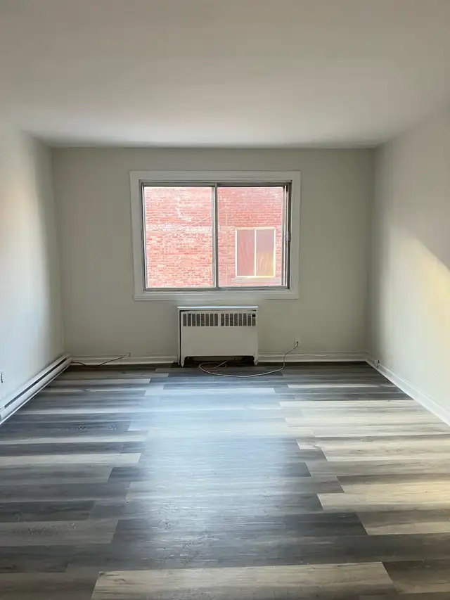 1 Bedroom & 1 Bathroom | 1050$ in Other in City of Montréal - Image 4