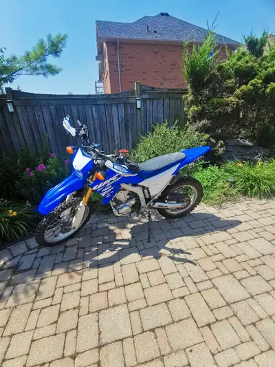 I am selling my 2018 Yamaha WR250R motorcycle , 7846 KL, Newer Dunlop 606 tires only 120kl on them,...
