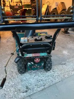 Snow Blower in Snowblowers in Regina - Image 5