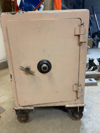 yale safe 350 lb + 20x25x21 phone 306 631 0199 must be 100 years