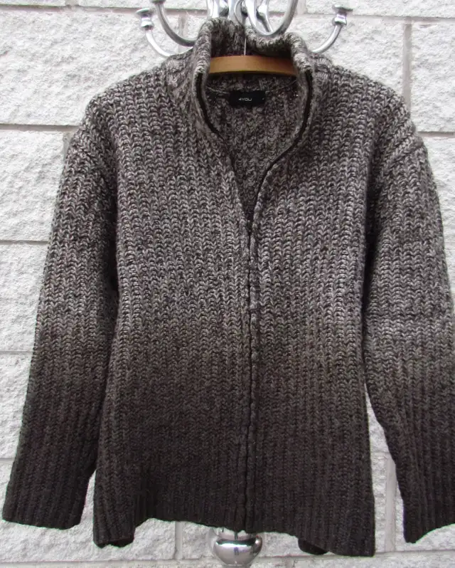 Sweaters and Cardigan in Women's - Tops & Outerwear in Kitchener / Waterloo - Image 4