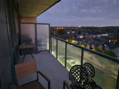 STUNNING 1 Bedroom + Den in Downtown Richmond Hill - July 1