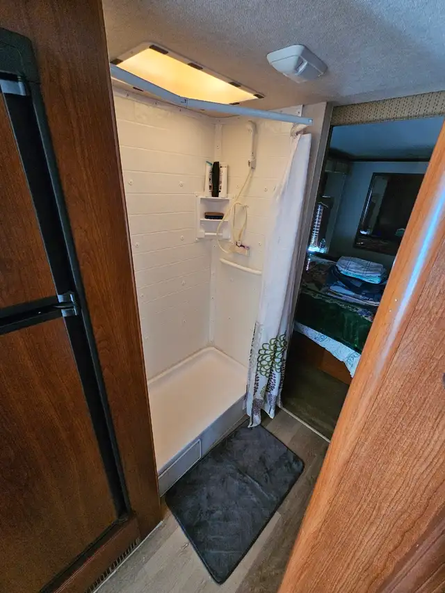 2004 motor home in RVs & Motorhomes in Grande Prairie - Image 7