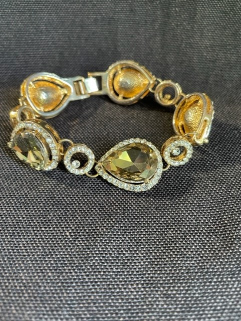 Golden Cubic Zirconia & Rhinestone Teardrop Bracelet in Jewellery & Watches in Burnaby/New Westminster