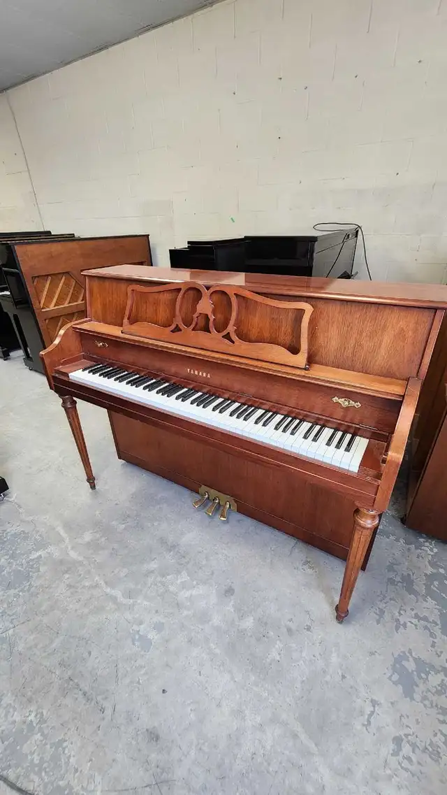Silent Piano Vintage Walnut Yamaha Upright Piano – in Pianos & Keyboards in City of Toronto - Image 7