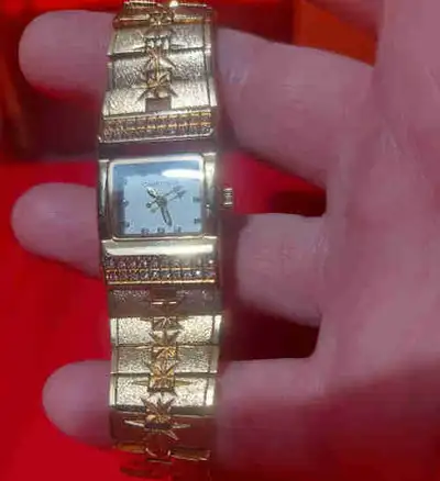 Cartier Watch With Extra Links. 1/2 A.I. Suggested price., View more