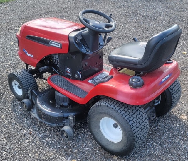 Craftsman 22hp Lawn Tractor w/ Mower Lawnmowers & Leaf Blowers