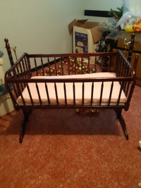 Baby rocking crib Bassinet in very good condition $40.00.