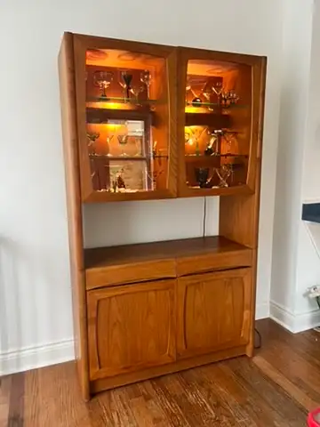 Vintage MCM solid teak hutch display cabinet in Hutches & Display Cabinets in City of Toronto - Image 10