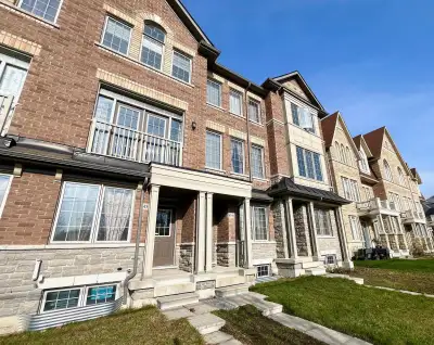 Berczy 2 bedrooms Townhouse for Rent
