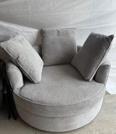 Round sofa with 3 cushion for only 310 $, View more