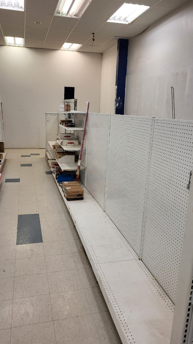 Store shelves  in Garage Sales in Belleville - Image 3