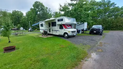 This RV has very low kms , And to much to list 1994 Fleetwood Jamboree 31FT Class C Road-Ready, Fami...