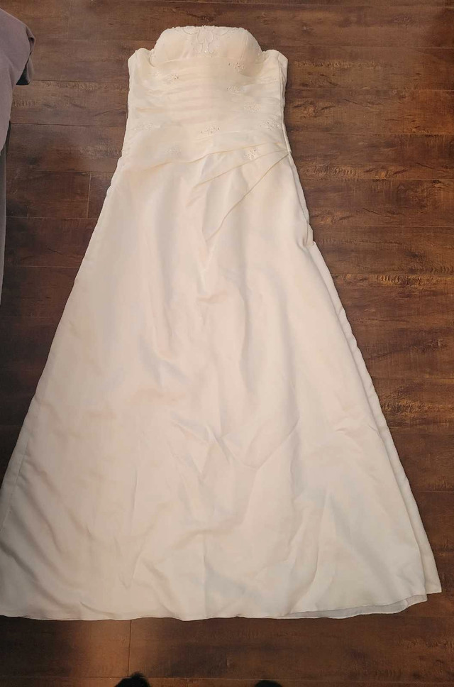 Robe de mariee neuve 12 ans dans Mariage  à Ville de Québec - Image 3