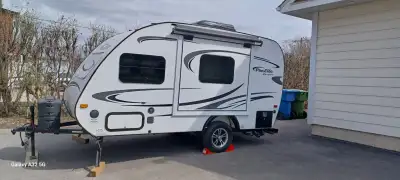 PRIX : 22 750$ Modèle recherché - léger – poids +/- 2000 lbs; En très bonne condition d’usage – comp...