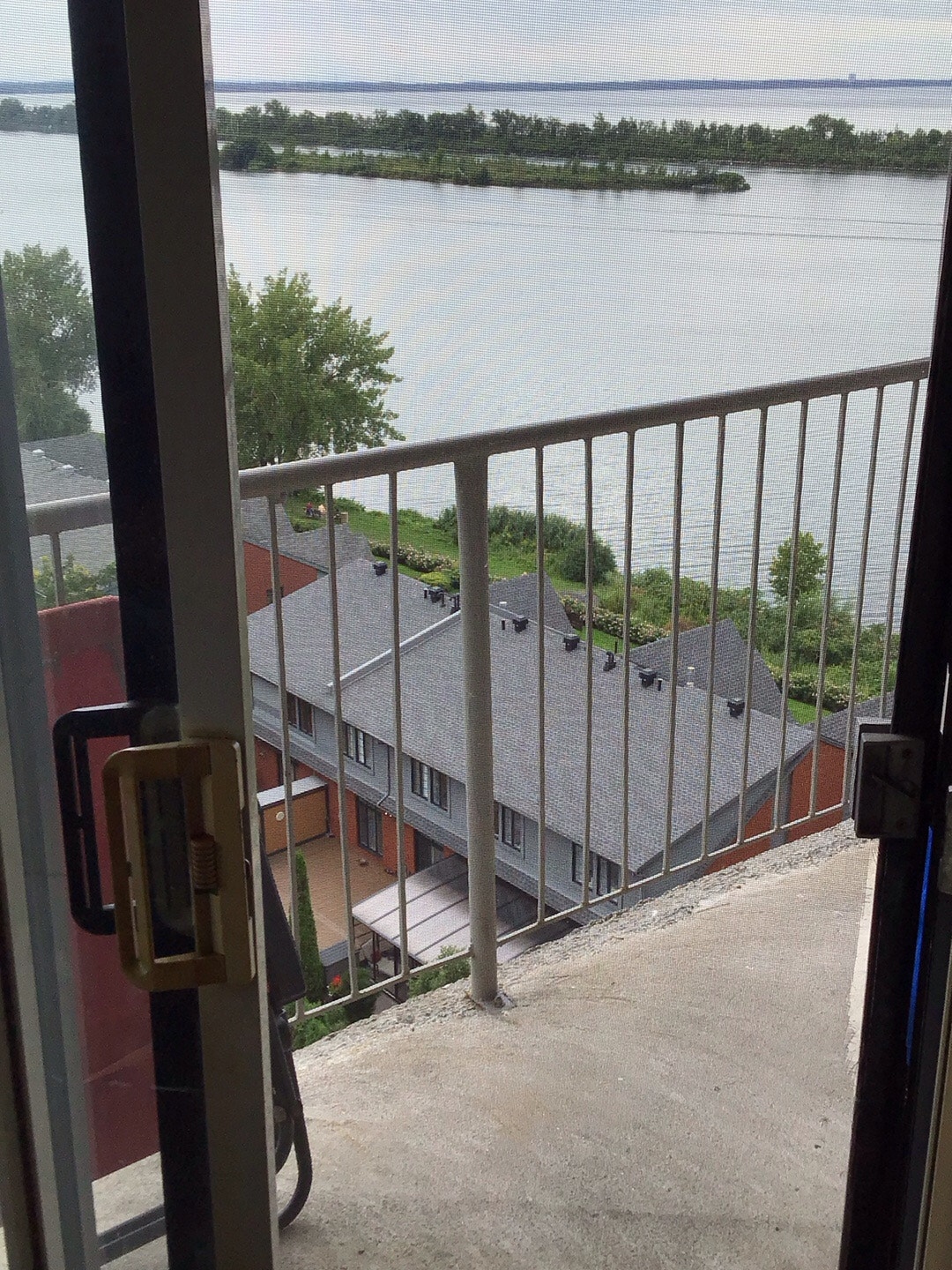 7680 Bd Marie-Victorin — photo 2