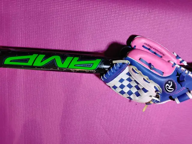 Worth Bat & Rawlings Glove in Baseball & Softball in City of Toronto - Image 5