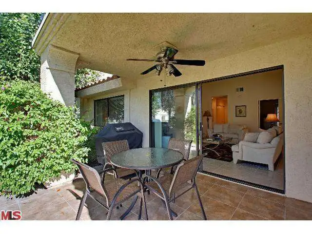 Palm Springs Condo in California in Canada - Image 8