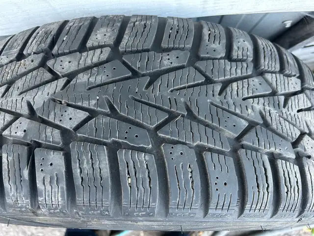 205/60/16 hiver  in Tires & Rims in Laurentides - Image 4