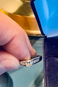 Ladies Woman’s Diamond ring