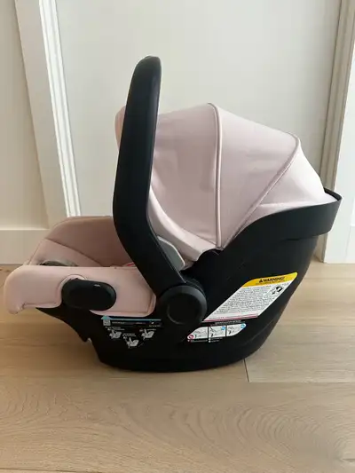 Uppababy Mesa V2 car seat with extra base, View more