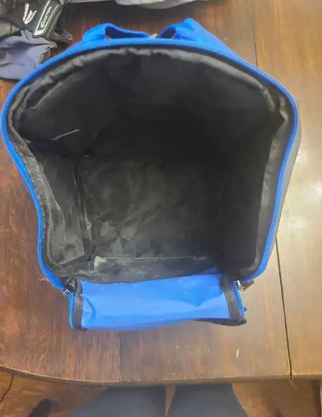 Baseball equipment package (bag, helmet, gloves, pants, bat) in Baseball & Softball in City of Toronto - Image 8