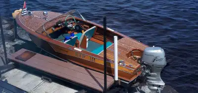 Bateau en bois Shepherd 1957, 16 pi. Moteur Hors-bord Honda 45 Hp, 4 tps à l'état neuf. Très bien en...